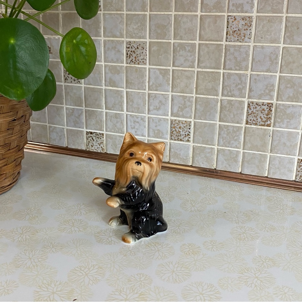 Vintage Yorkshire Terrier Yorkie dog figurine porcelain bone‎ China .